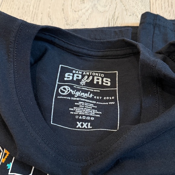 San Antonio Spurs Printed Long Sleeve Tee in Size XXL - Picture 6 of 8